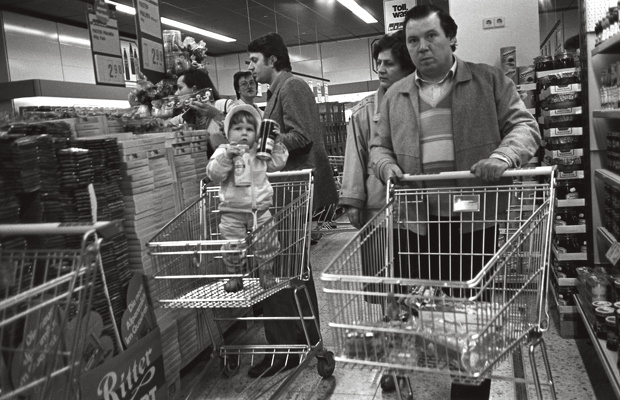 0124-1985-duisburg-plaza