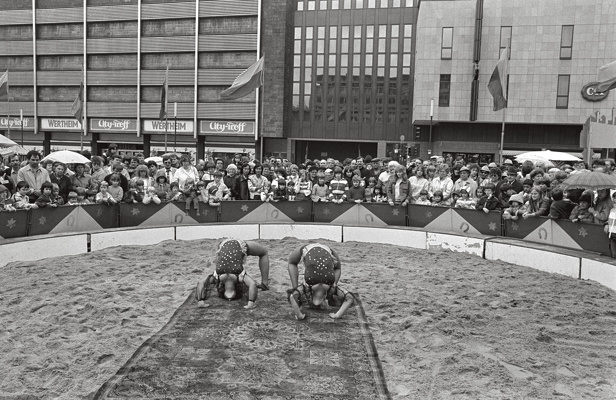 0489-1982-essen-city-citytreff