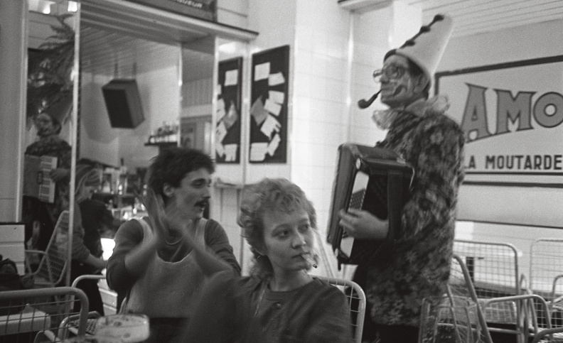 0622-1985-essen-cafe click.jpg