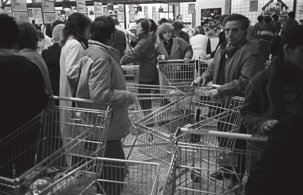 0642-1985-duisburg-plaza