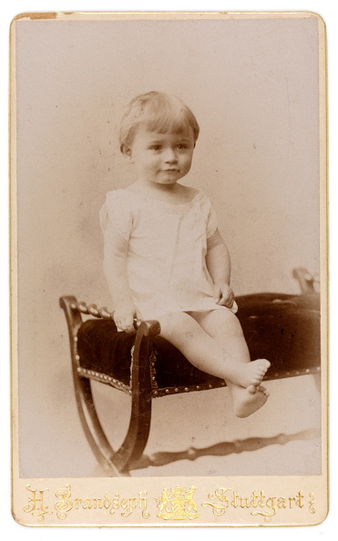 Kinderporträt mit sichtbarer Haltung und Blick